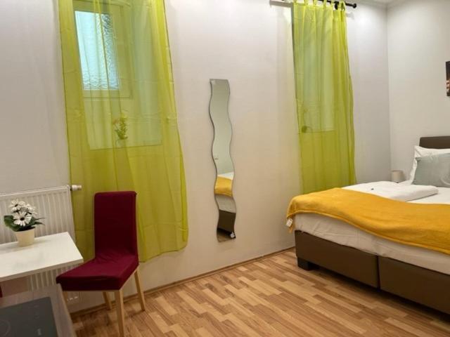 Grand Central Station Apartments I Contactless Check-In Виена Екстериор снимка